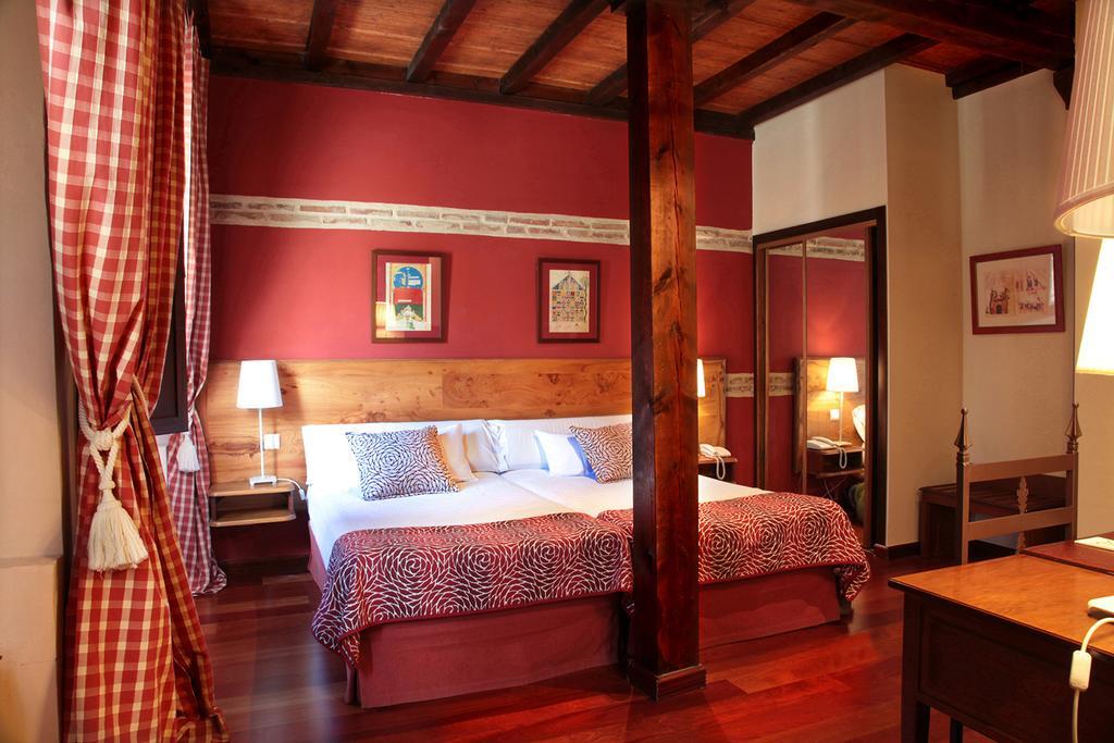 Hotel Real Monasterio De San Zoilo Carrión de los Condes Buitenkant foto