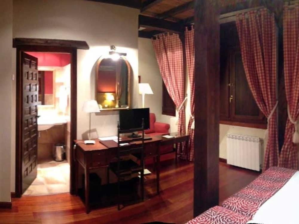 Hotel Real Monasterio De San Zoilo Carrión de los Condes Buitenkant foto